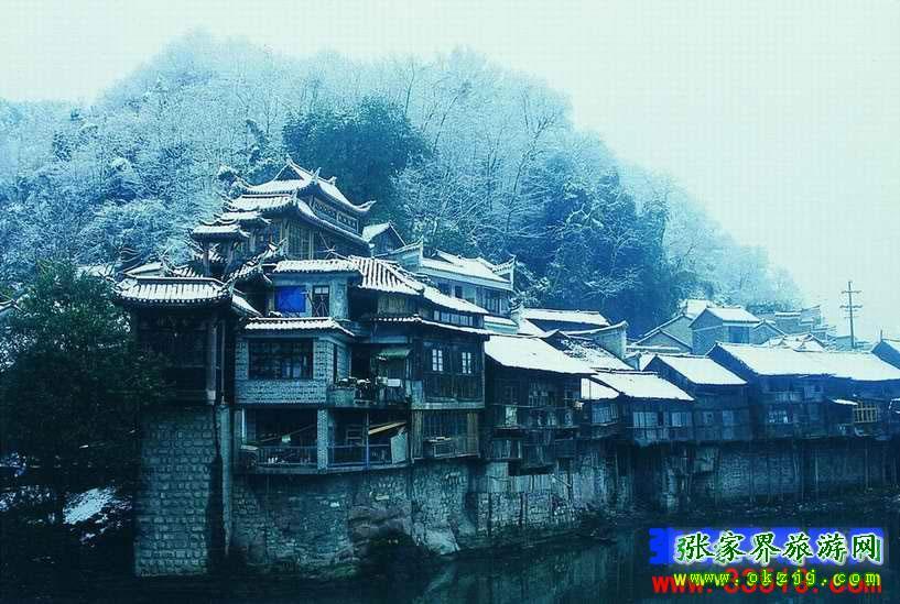 長沙往返A(chǔ)8線：鳳凰古城、梵凈山、德夯苗寨汽車三日游