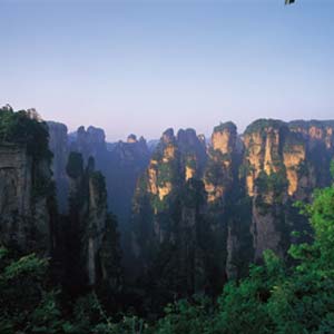 單獨(dú)成團(tuán)N線：張家界、天子山、寶峰湖、猛洞河漂流、鳳凰古城四晚五日湘西全景游