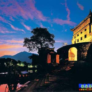 喜樂L線：天門山、張家界、袁家界、猛洞河、鳳凰古城超經(jīng)典五日游